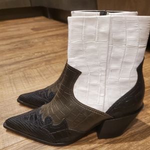 Leather Croc Boots Sz 7.5 (38)